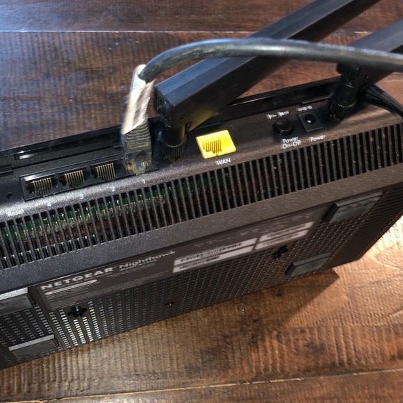 Netgear Nighthawk ac2400 router - Picture 9 of 13